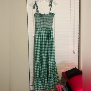 Kate Spade Maxi dress. Perfect for brunch or a day out. Super flattering fit.